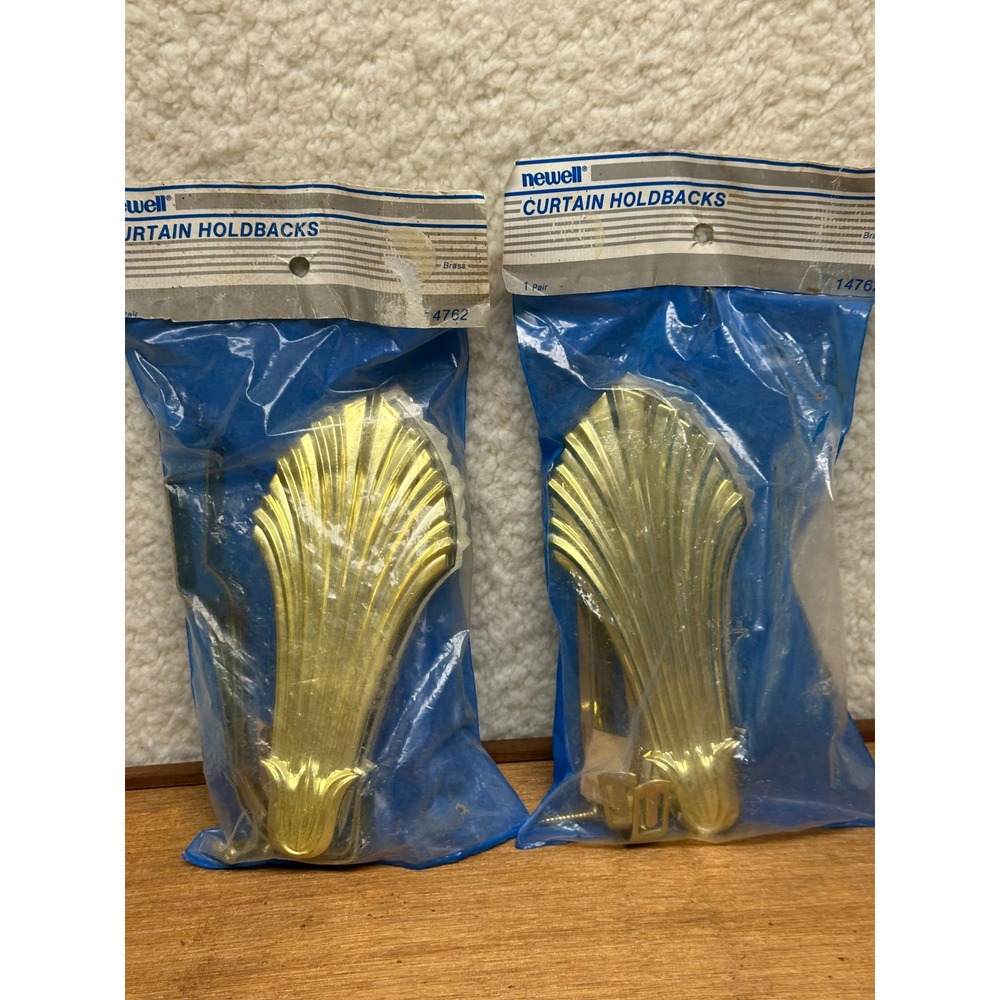 Newell Curtain Holdbacks Brass Finish Fan Shell Motif Vintage 14762 2 Pairs